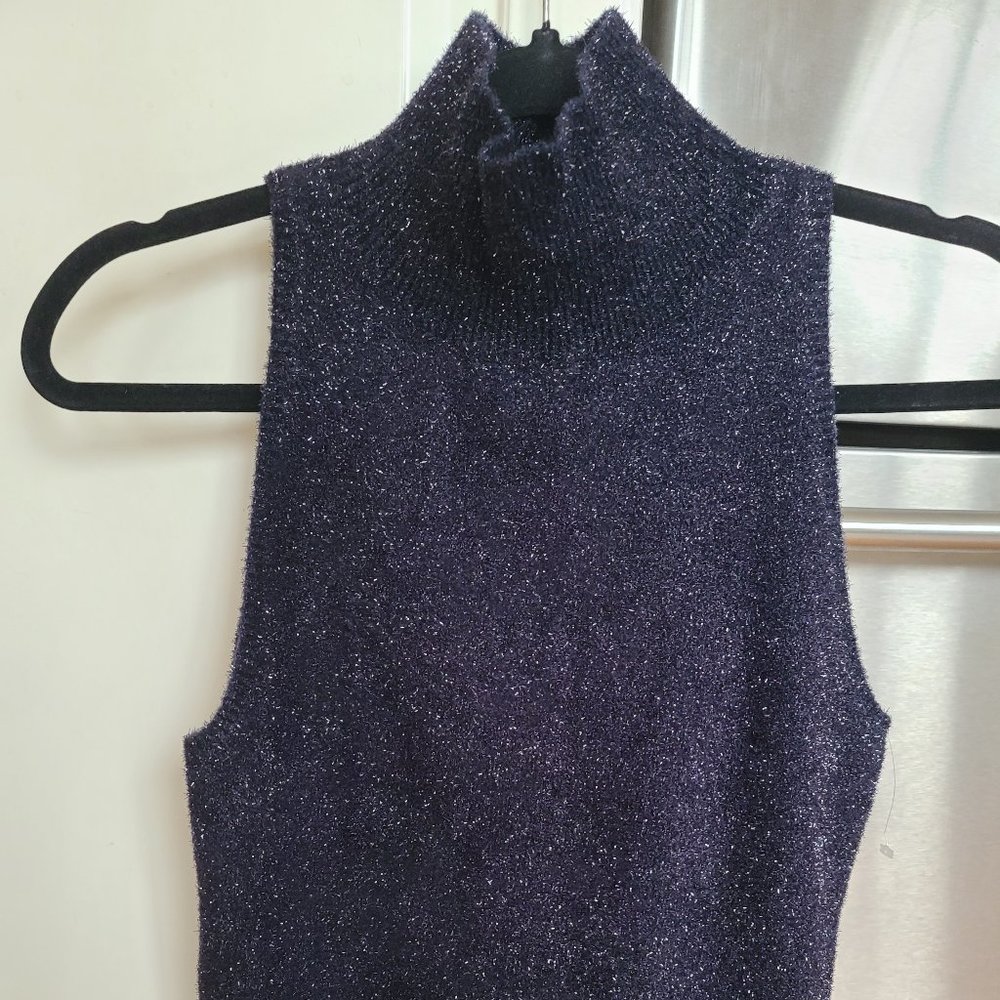 Gorgeous Kenneth Cole Sleeveless mockneck